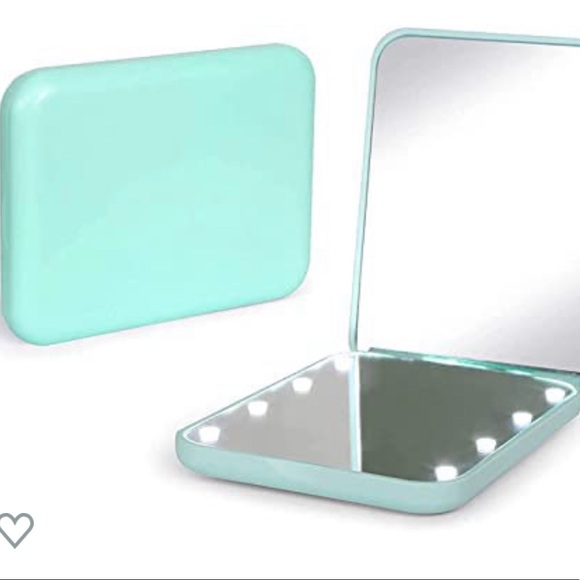 ๐ Compact Mirror with LED Lights - Folding - Picture 1 of 3